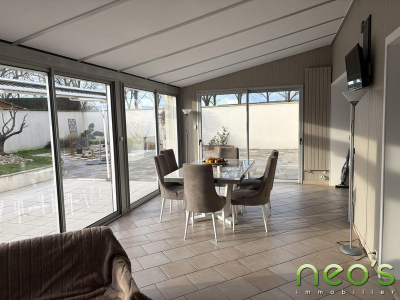 Villa - 216 m² - 9 pièces