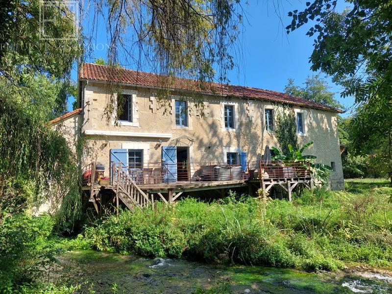 Moulin - 330 m² - 10 pièces