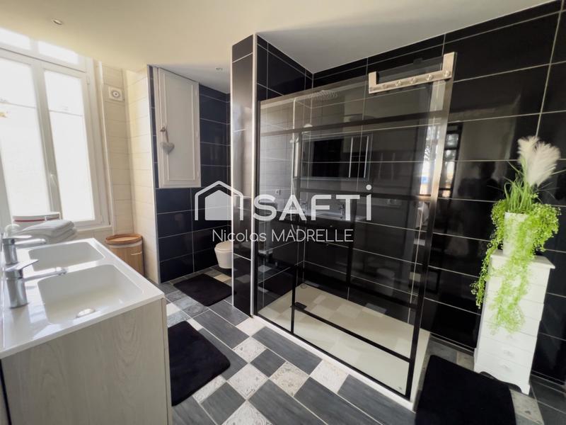 Maison - 450 m² - 12 pièces