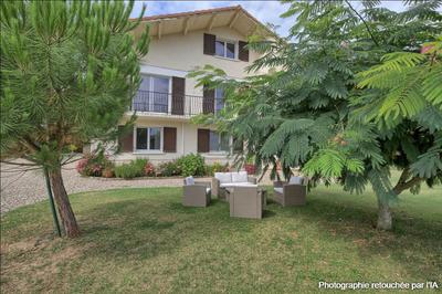 Maison traditionnelle - 181 m² - 7 pièces