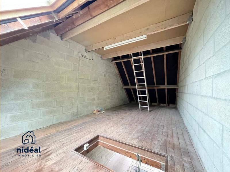 Maison - 240 m² - 8 pièces