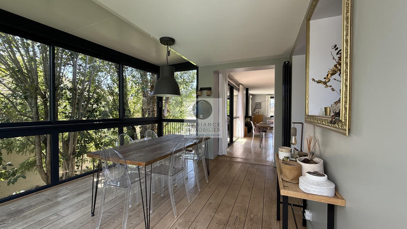 Maison - 280 m² - 10 pièces