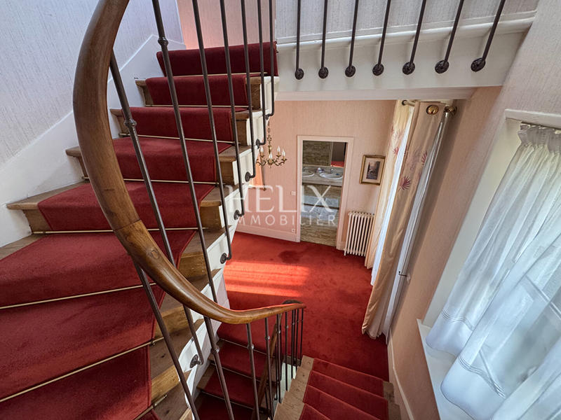 Maison - 161 m² - 6 pièces