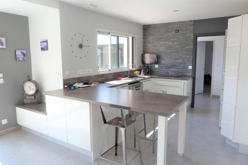 Maison - 201 m² - 9 pièces