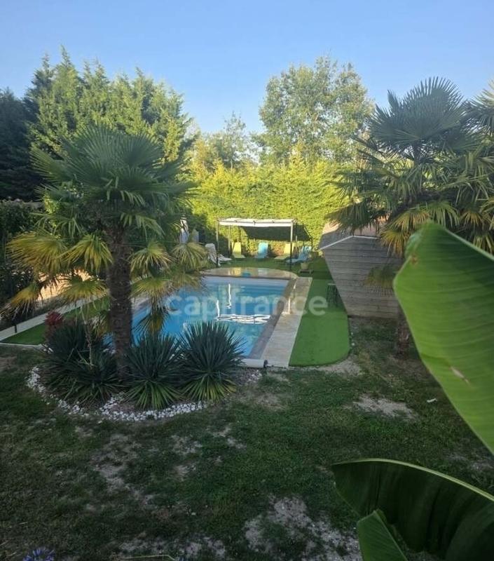 Maison - 210 m² - 10 pièces