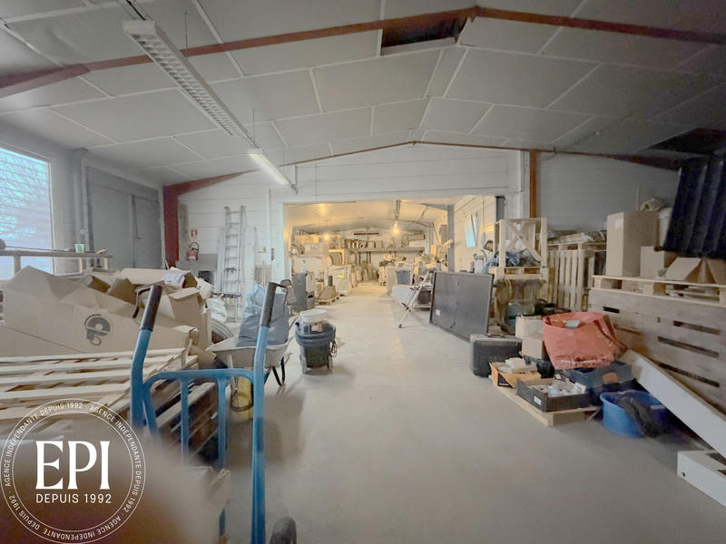 Local commercial - 588 m²