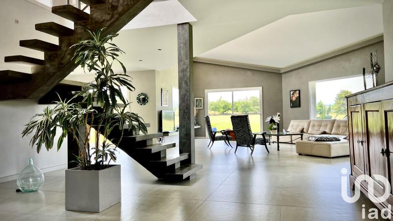 Maison - 275 m² - 7 pièces