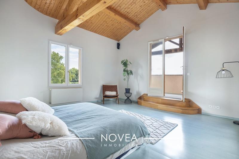 Maison - 220 m² - 9 pièces