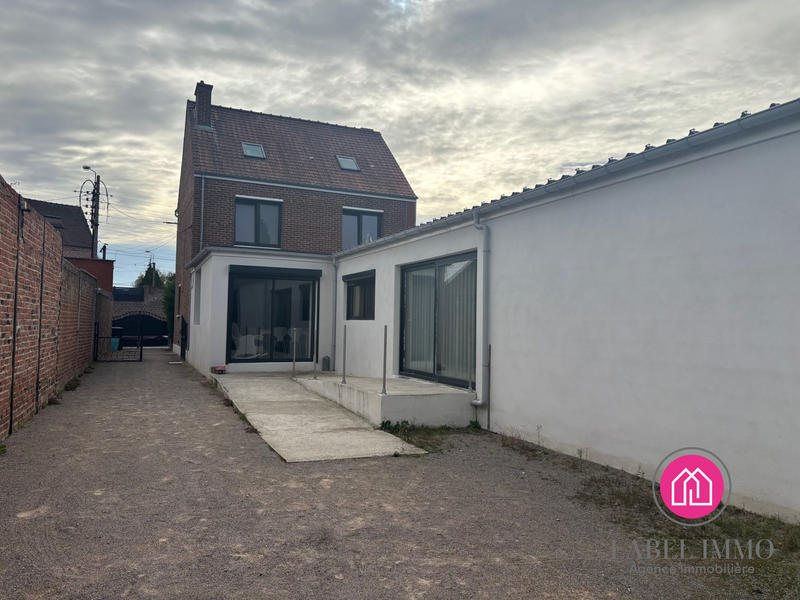 Maison - 220 m² - 8 pièces