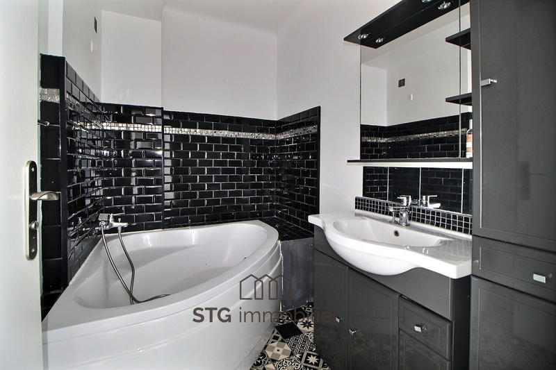 Appartement - 84 m² - 4 pièces