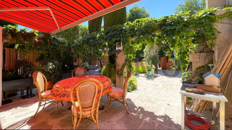 Villa - 205 m² - 6 pièces