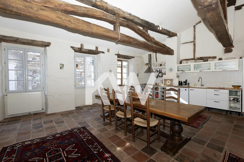 Maison - 680 m² - 18 pièces