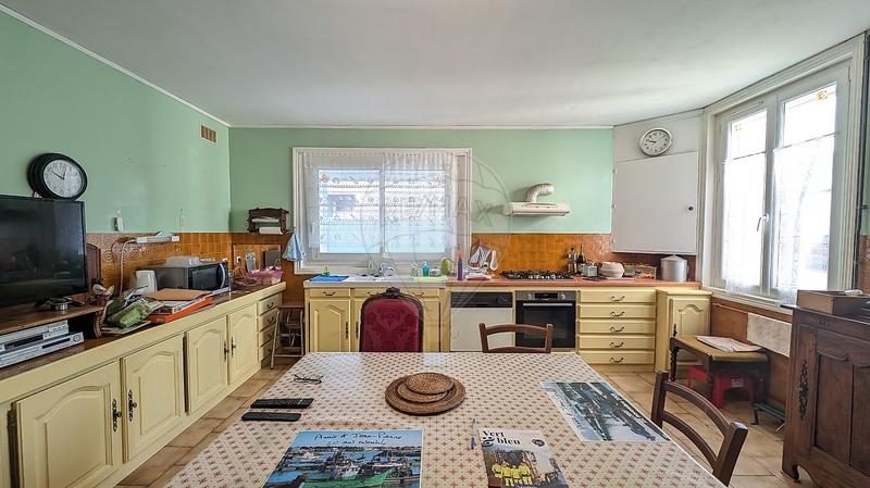 Maison - 280 m² - 10 pièces