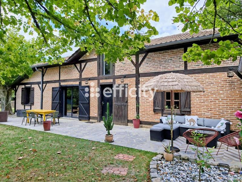 Demeure - 262 m² - 12 pièces