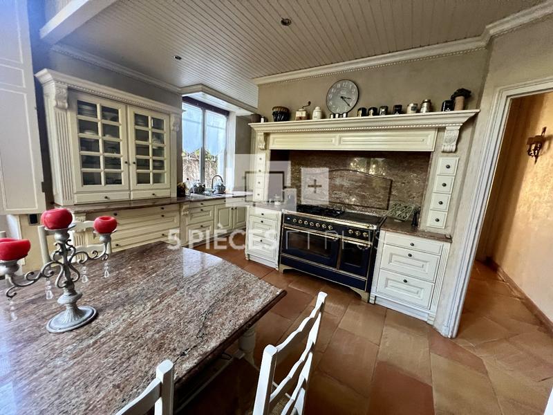 Hôtel particulier - 600 m² - 10 pièces