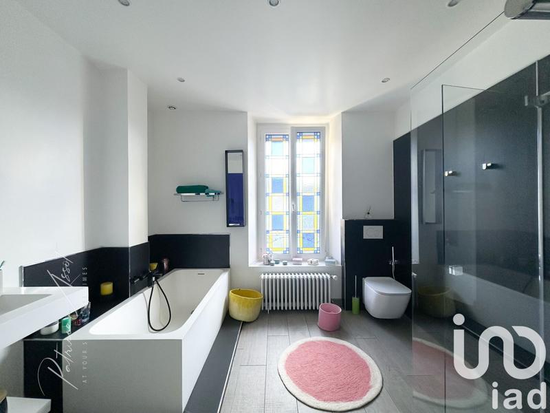 Maison - 200 m² - 7 pièces