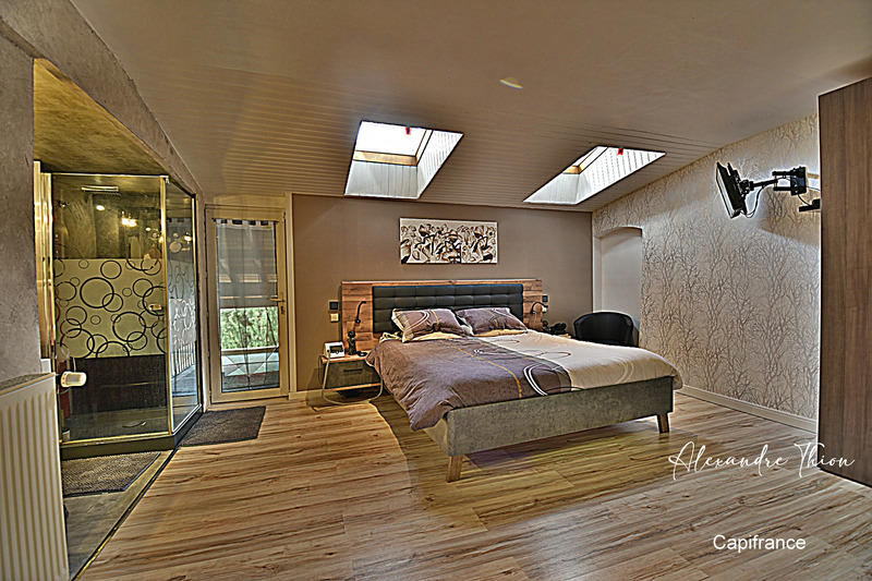 Maison - 330 m² - 10 pièces