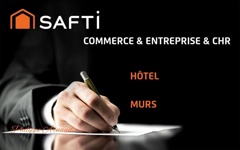 Local commercial - 1 300 m² - 25 pièces