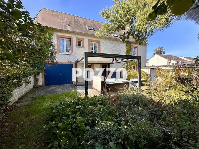 Maison - 263 m² - 10 pièces