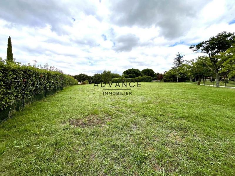Terrain constructible - 1 200 m²