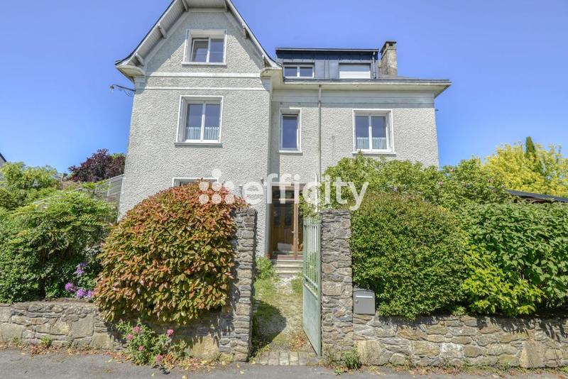 Maison - 217 m² - 9 pièces