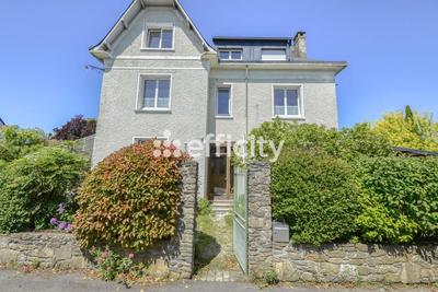 Maison - 217 m² - 9 pièces