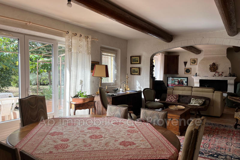 Propriété - 227 m² - 6 pièces