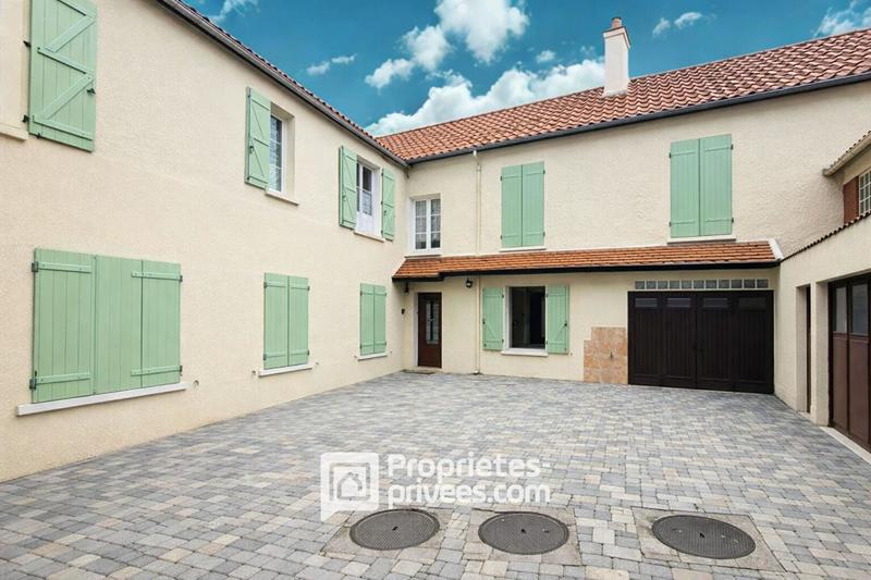 Maison - 280 m² - 12 pièces