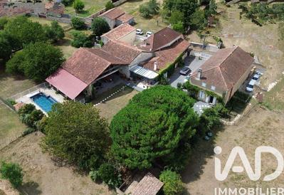 Maison - 181 m² - 11 pièces