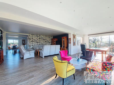 Maison - 210 m² - 8 pièces