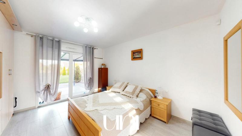 Maison - 247 m² - 7 pièces