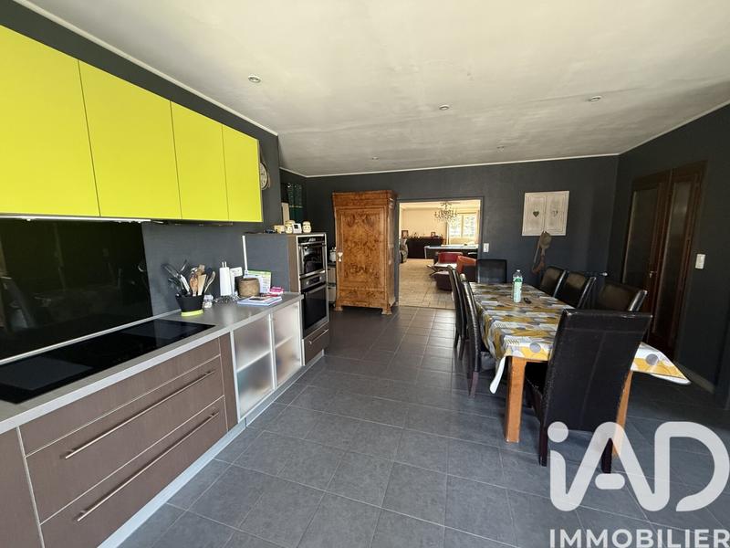 Maison - 246 m² - 8 pièces