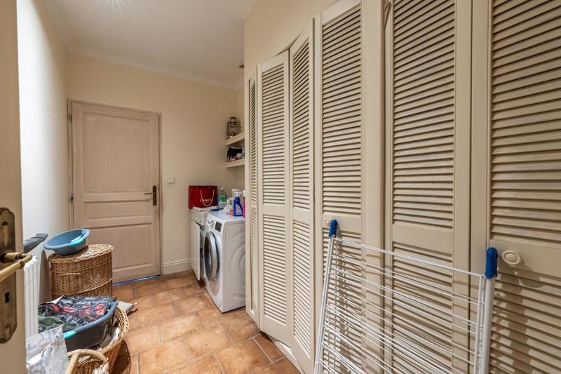 Maison - 214 m² - 5 pièces