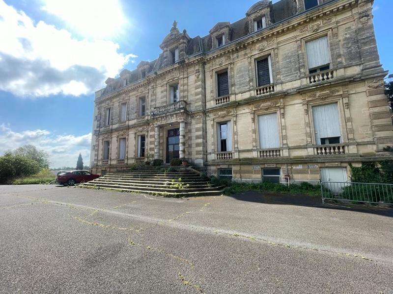 Château - 5 000 m² - 58 pièces