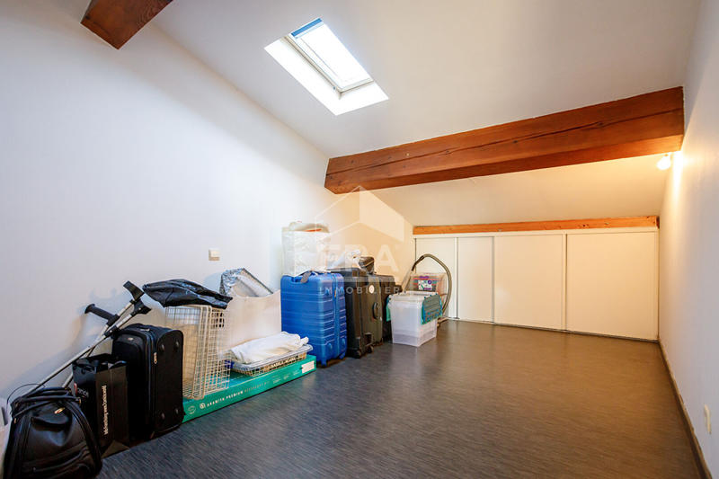 Maison - 241 m² - 7 pièces