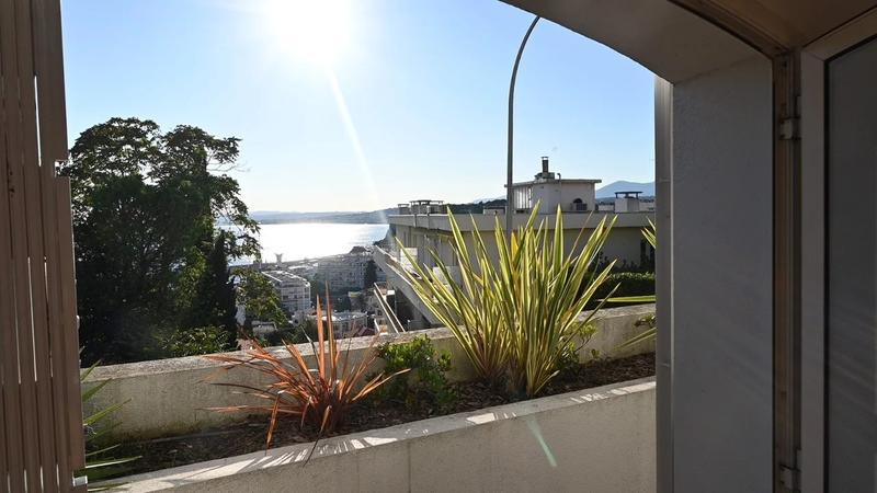 Villa - 325 m² - 6 pièces