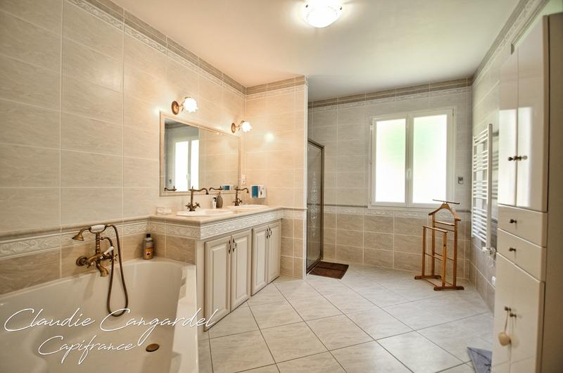 Maison - 257 m² - 8 pièces