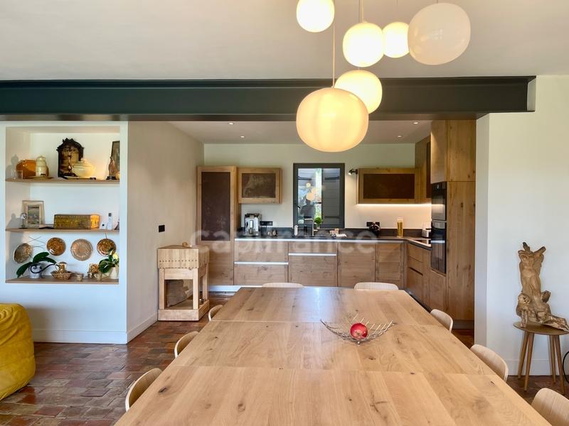 Maison - 240 m² - 7 pièces