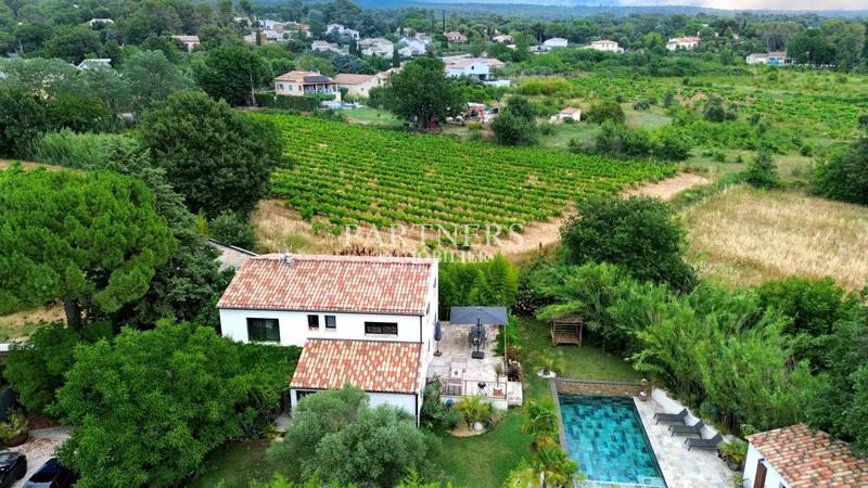 Villa - 280 m² - 8 pièces