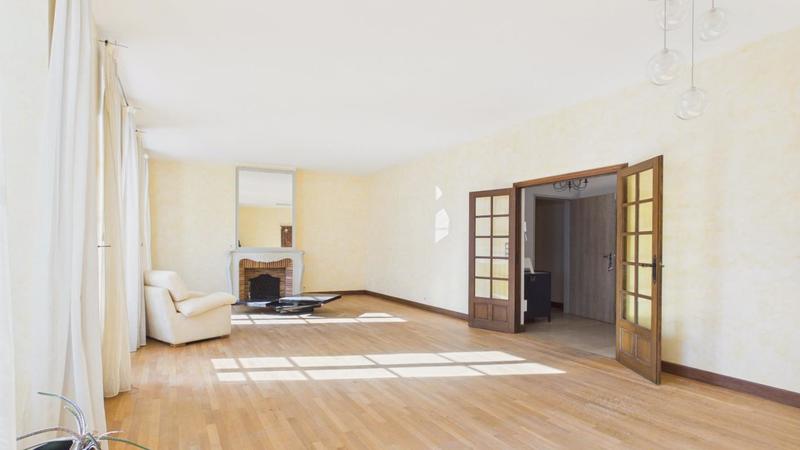 Appartement - 219 m² - 7 pièces