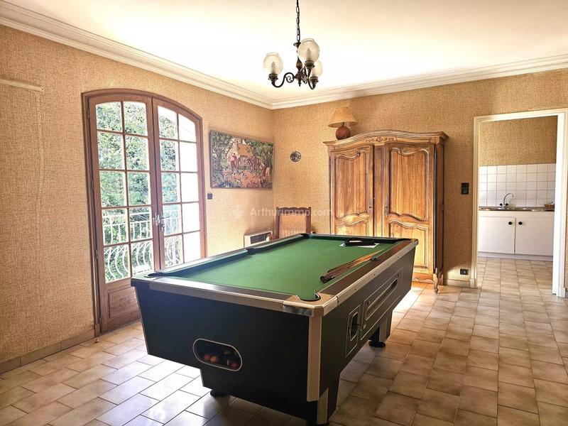 Maison - 280 m² - 8 pièces