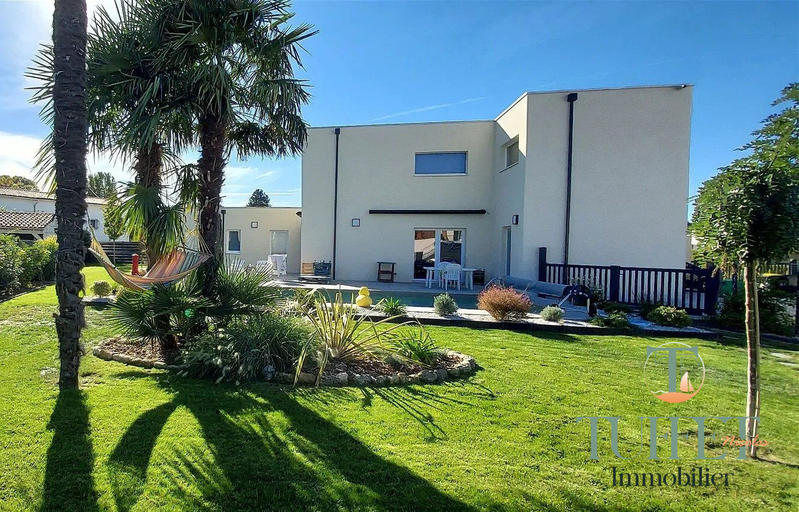 Maison contemporaine - 172 m² - 6 pièces