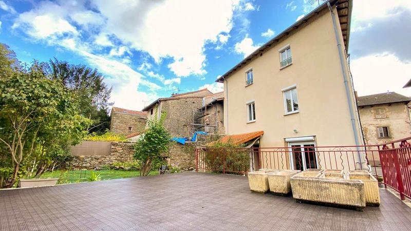 Maison - 220 m² - 7 pièces