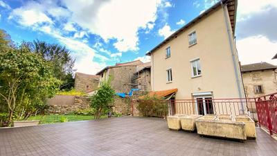 Maison - 220 m² - 7 pièces