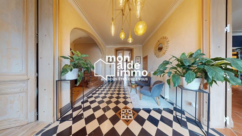 Maison ancienne - 586 m² - 8 pièces