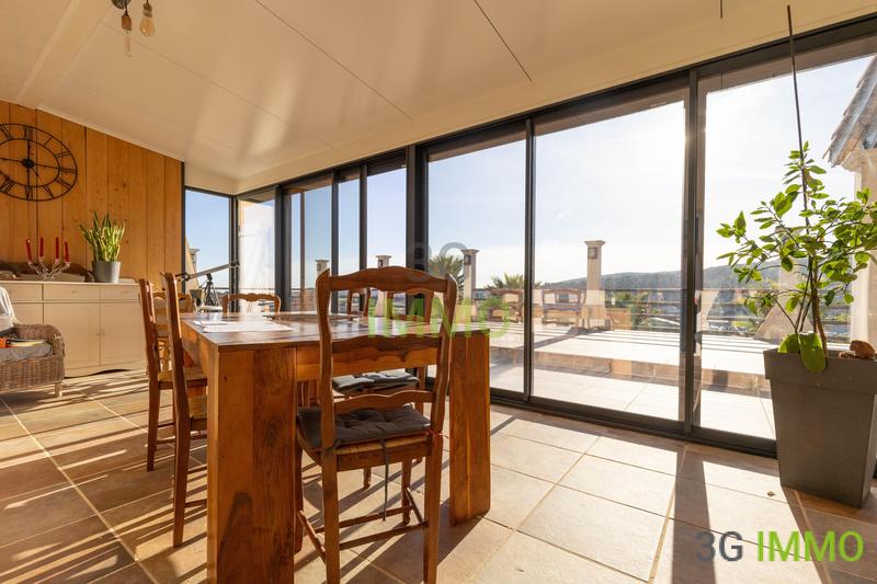 Villa - 222 m² - 8 pièces