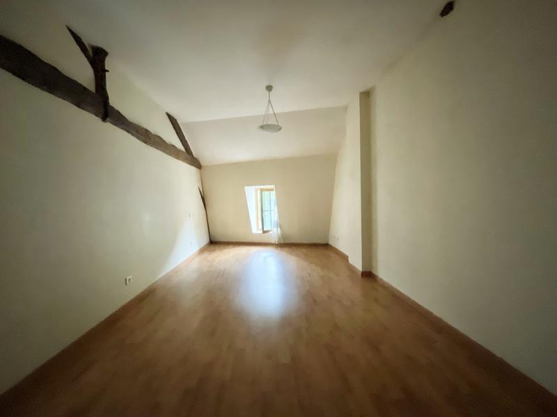 Maison traditionnelle - 261 m² - 18 pièces