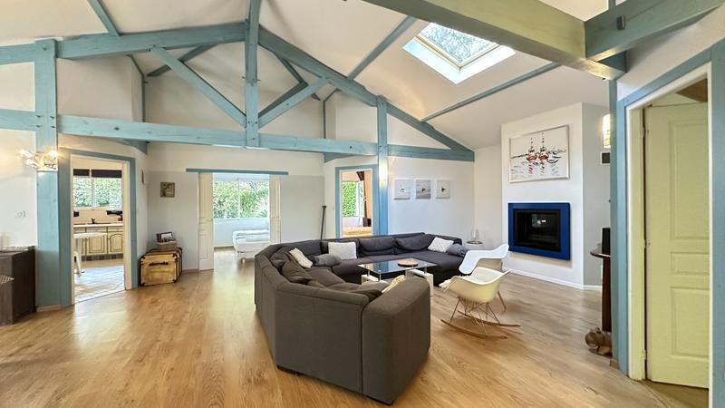 Maison contemporaine - 205 m² - 8 pièces