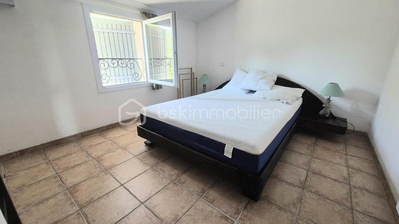 Villa - 252 m² - 9 pièces