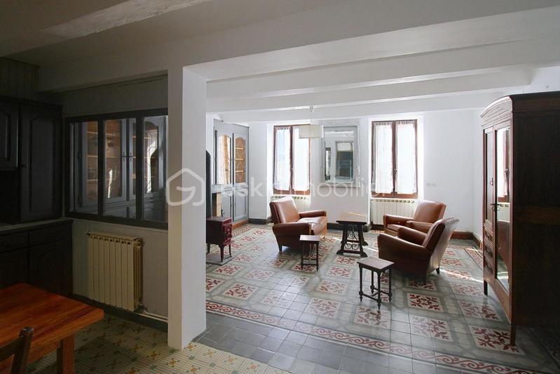 Demeure - 250 m² - 7 pièces